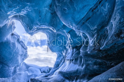 Bild på Amazing glacial cave